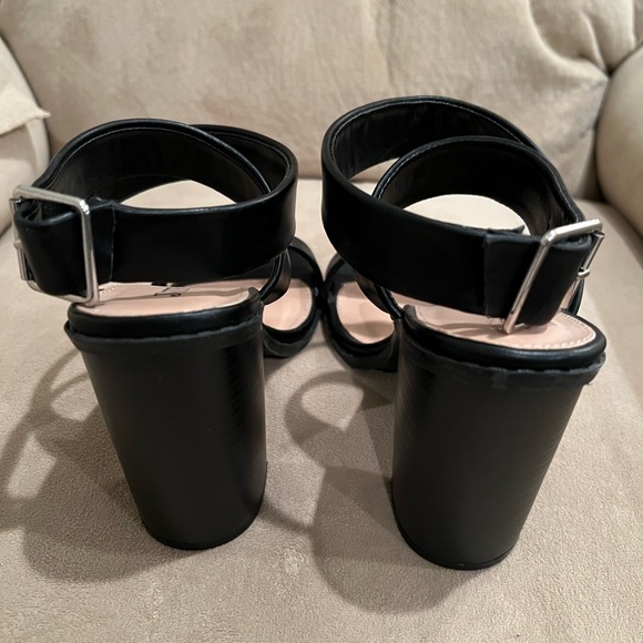 Justfab black criss cross ankle strap size 7.5 NWOT - Picture 4 of 5